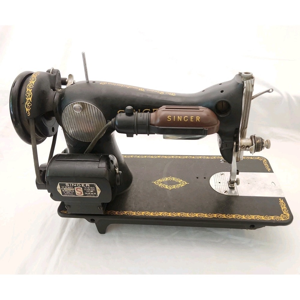 Vintage Singer Sewing Machine JC724775 Canada Beautiful Machine Works